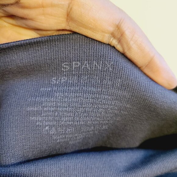 Spanx | Women's Camo Print Look At Me Now Seamless Cropped Leggings (Size Small) - Picture 3 of 12